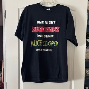 Black vintage 1996 Scorpions Alice Cooper Concert T-Shirt with Graphic Print